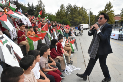 Pendik’te Gökyüzü Gazzeli Çocuklar İçin Renklendi