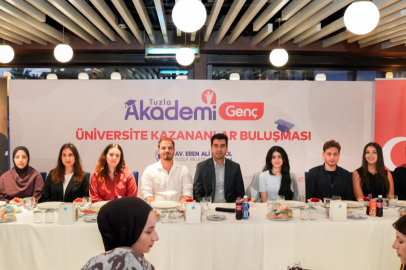 Tuzla’da Üniversite Heyecanı: Başkan Bingöl Gençlerle Buluştu