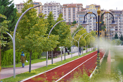 KEÇİÖREN’İN PARKLARINDA YÜRÜYÜŞ YOLLARI YENİLENİYOR