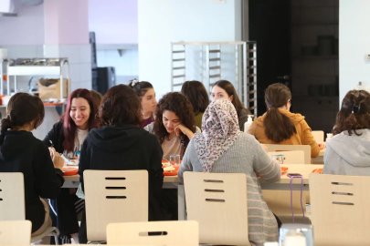 İstanbul Büyükşehir Belediyesi öğrencilerin yanında