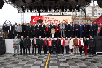 KEÇİÖREN’DE ATATÜRK ANILARAK CUMHURİYET BAYRAMI KUTLANDI